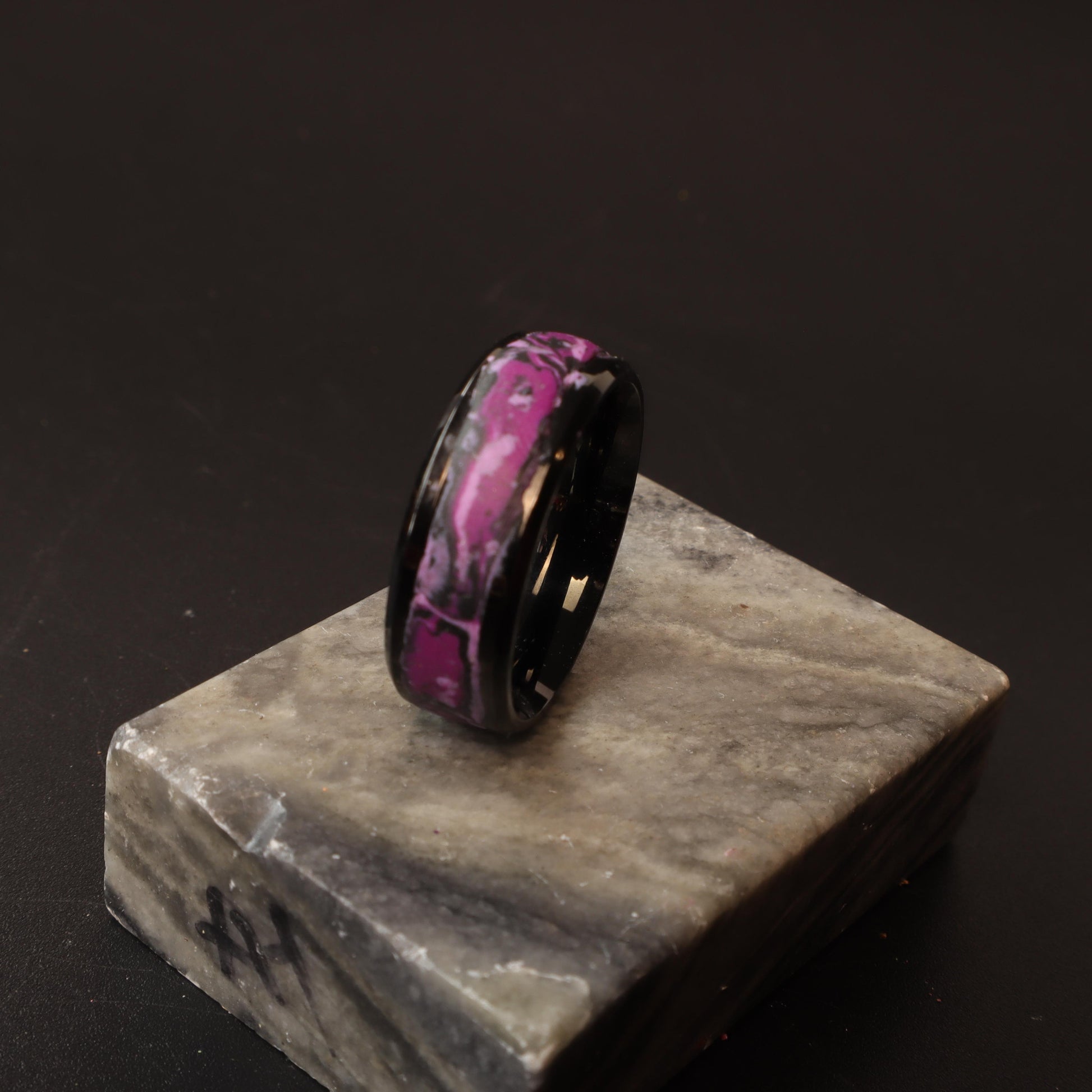 Black resin ring with a marbled orchid purple design